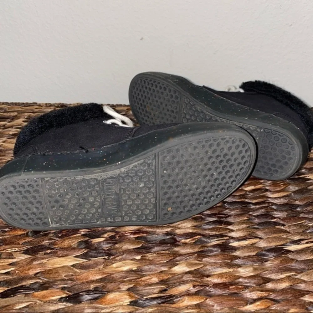 Old Navy ankle boots kids size 2 black with fur‎